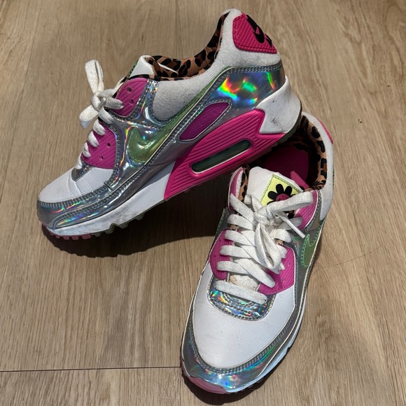Nike Shoes - Nike Air Max 90